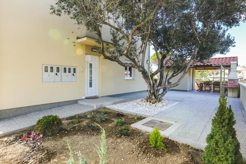 Apartments Sesar Banjol Exterior foto