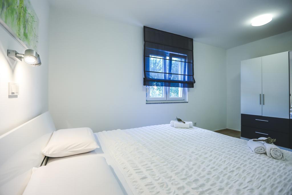 Apartments Sesar Banjol Exterior foto