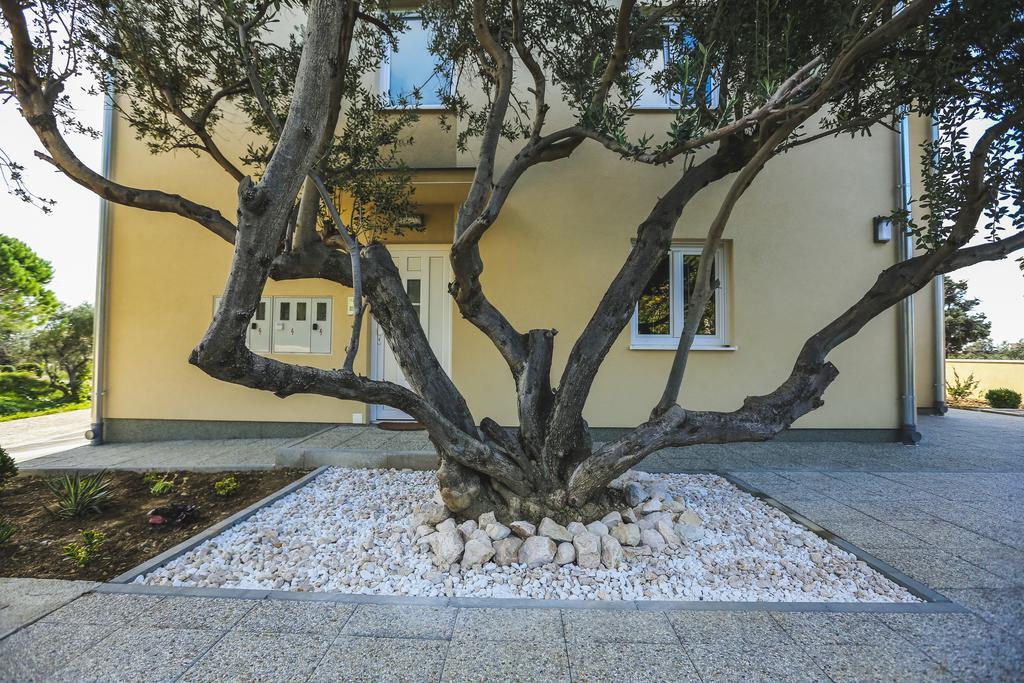 Apartments Sesar Banjol Exterior foto