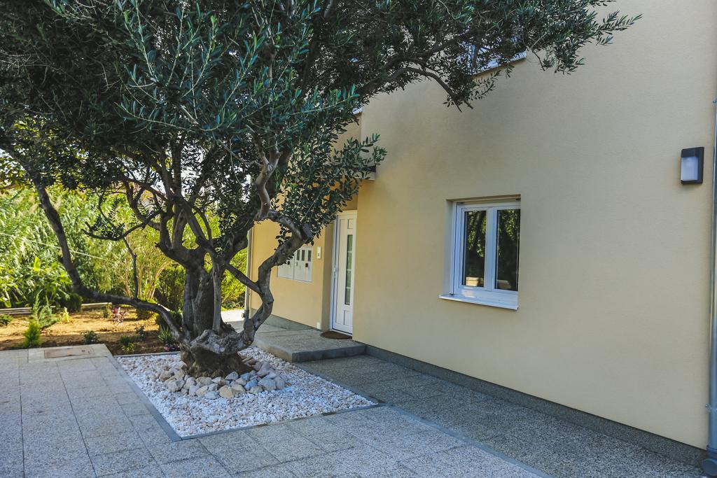 Apartments Sesar Banjol Exterior foto