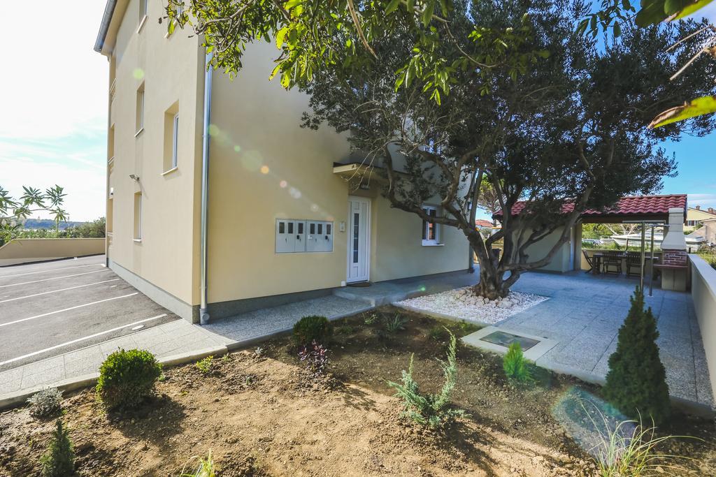 Apartments Sesar Banjol Exterior foto